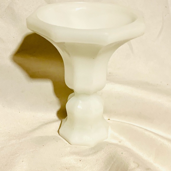 Unique Vtg Milk glass dbl sided candle holder 4.5x4” excellent condition! - Picture 3 of 5